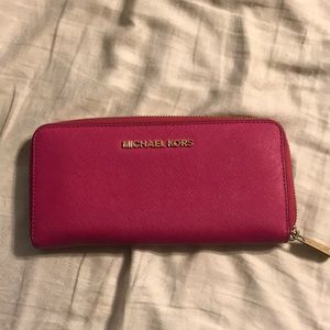 Michael Kors Zipper Wallet